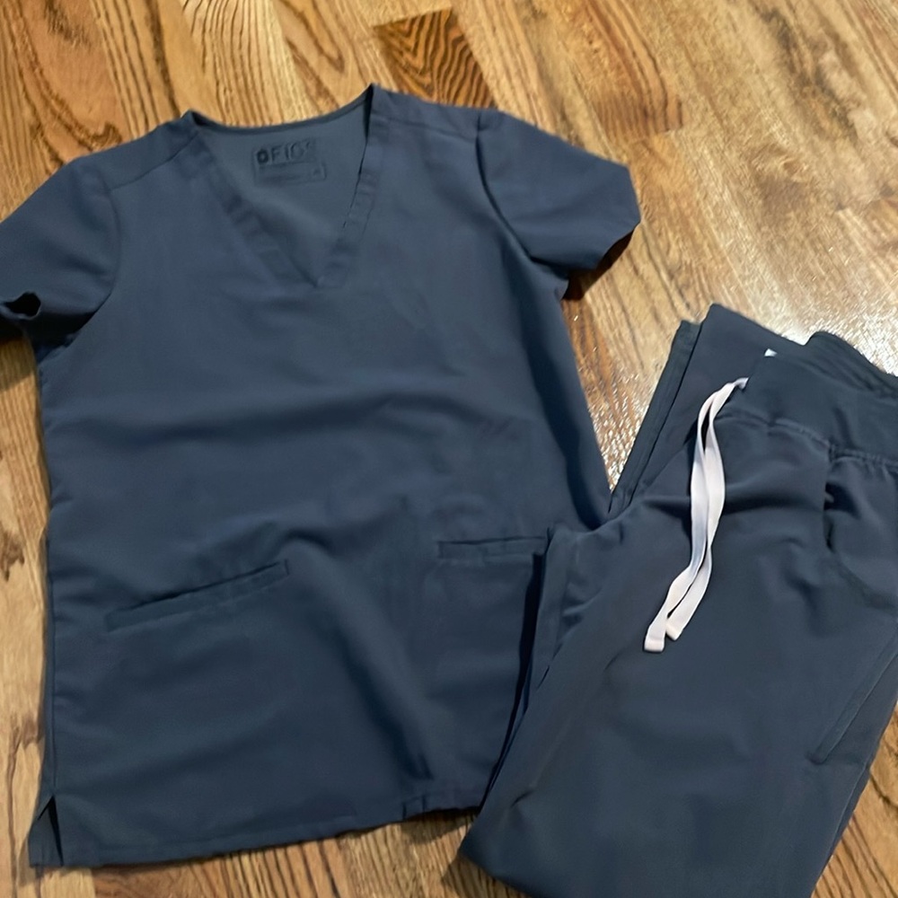 FIGS Grey Scrub Set
